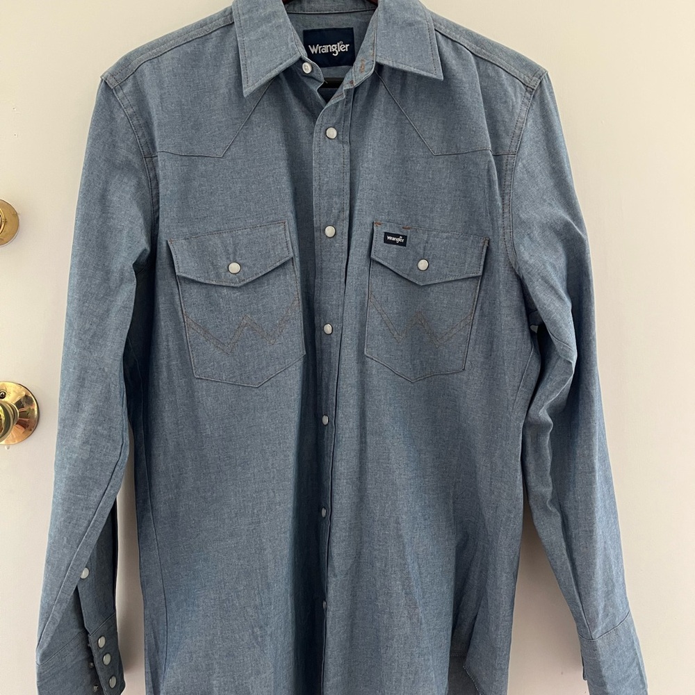Wrangler Men's Light Blue Button Down Shirt